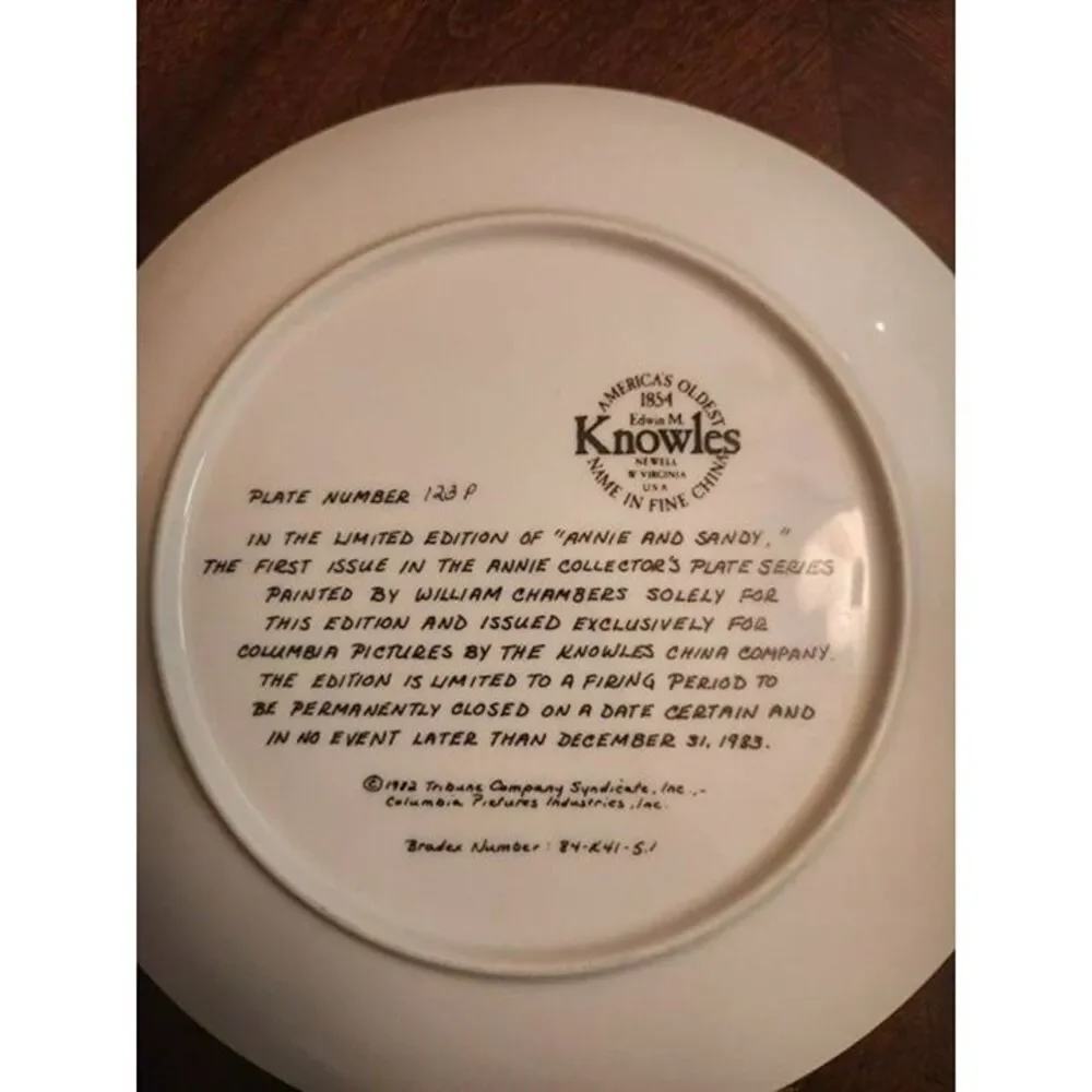 Annie and Sandy 1983 Collectors Plate